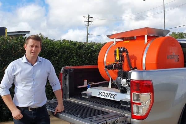 3 Key Benefits of the VR600 Hydroseeder 7 Contractor highlighting the benefits of the VR600 Hydroseeder including its compact fit in a dual cab ute tub.